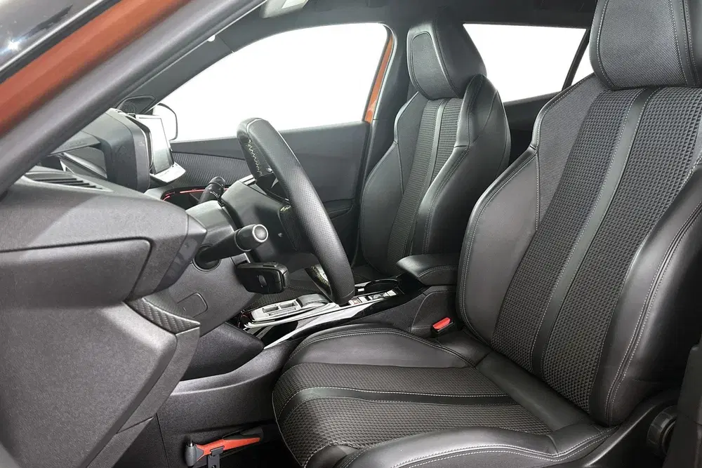 Peugeot 2008 EV GT 50 kWh Camera Navigatie Drive Assist uit 2023, foto 6