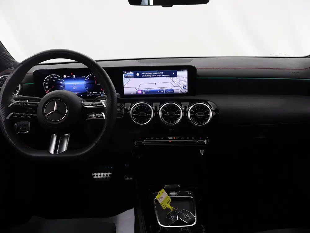 Mercedes-Benz CLA 250 e Star Edition AMG Line uit 2024, foto 8