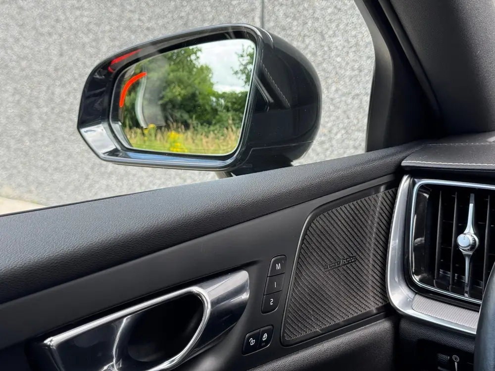 Volvo V60 2.0 T8 Twin Engine AWD R-Design uit 2019, foto 15