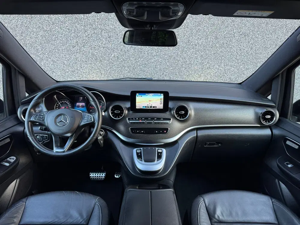 Mercedes-Benz V-Klasse V300d AMG uit 2021, foto 10