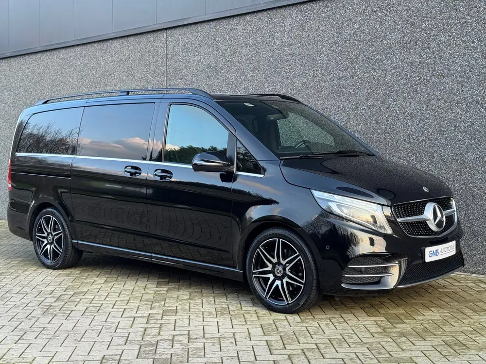 Mercedes-Benz V-Klasse V300d AMG uit 2021, foto 2