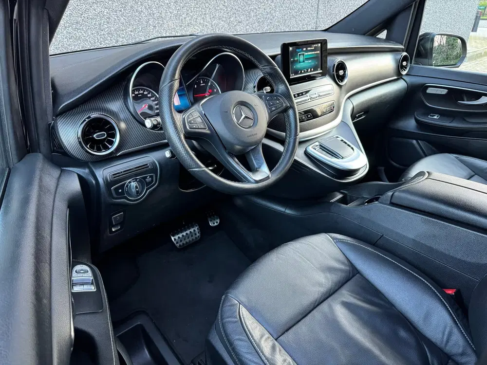 Mercedes-Benz V-Klasse V300d AMG uit 2021, foto 9