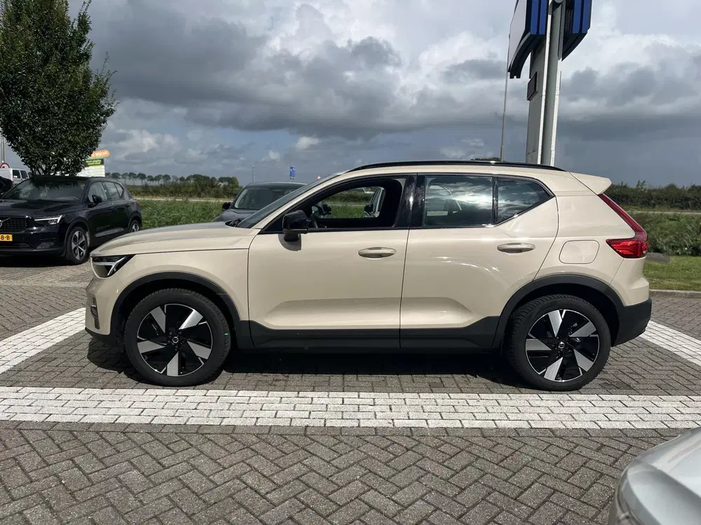 Volvo EX40 Single Motor Extended Range Plus 82 kWh uit 2025, foto 3
