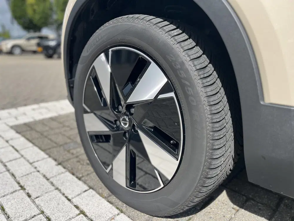 Volvo EX40 Single Motor Extended Range Plus 82 kWh uit 2025, foto 4