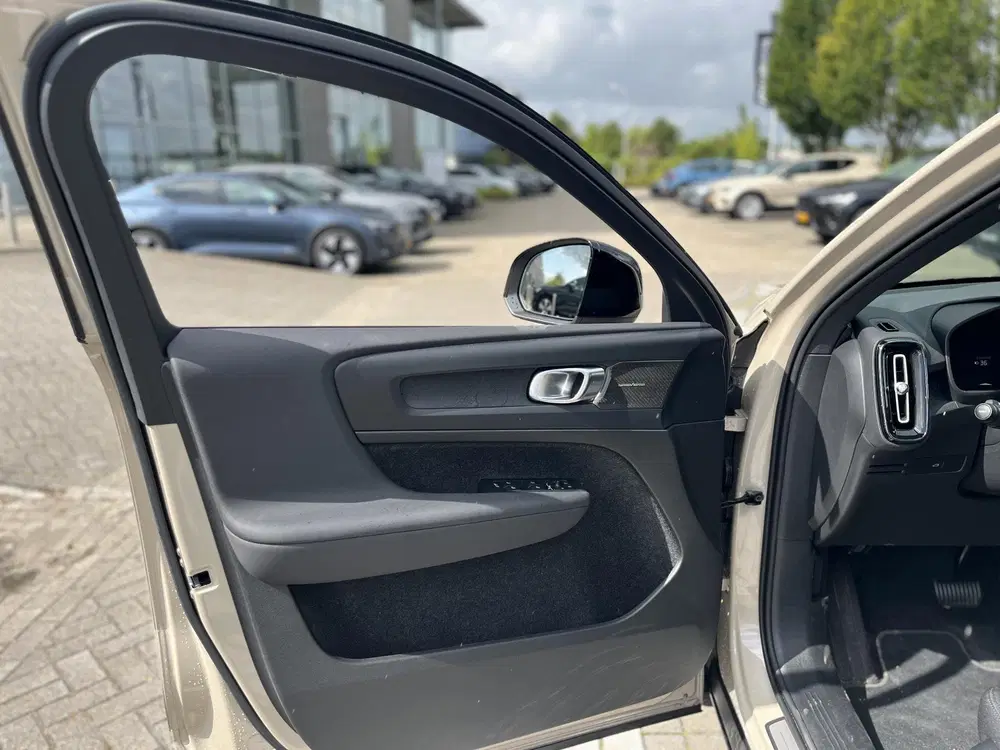 Volvo EX40 Single Motor Extended Range Plus 82 kWh uit 2025, foto 5