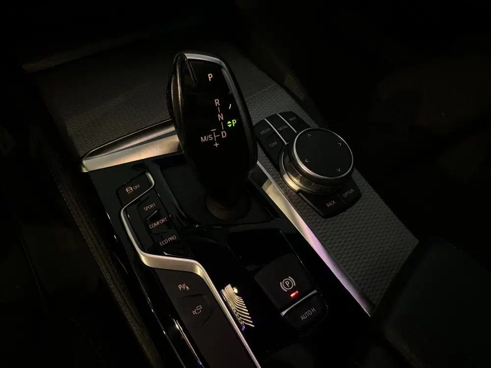 BMW 5-serie 530i xDrive M Sport High Ex Pano uit 2019, foto 14
