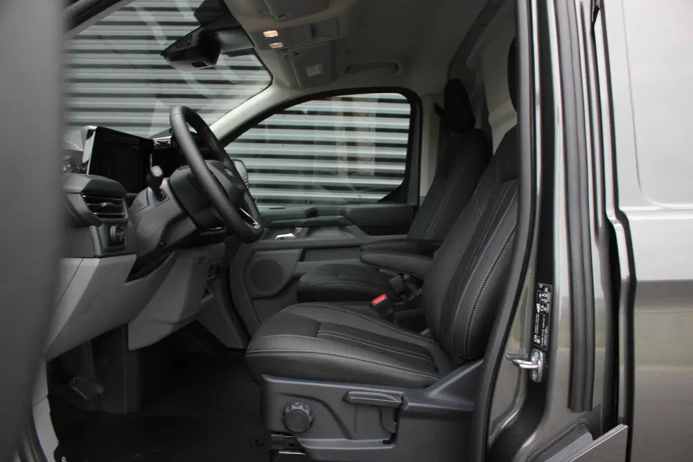 Ford Transit 340 L2H1 Limited 65 kWh 218PK uit 2025, foto 14