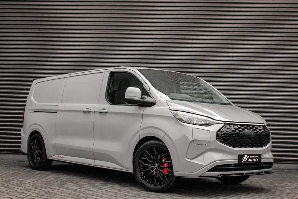 Ford Transit 340 L2H1 Limited 65 kWh 218PK uit 2025, foto 2