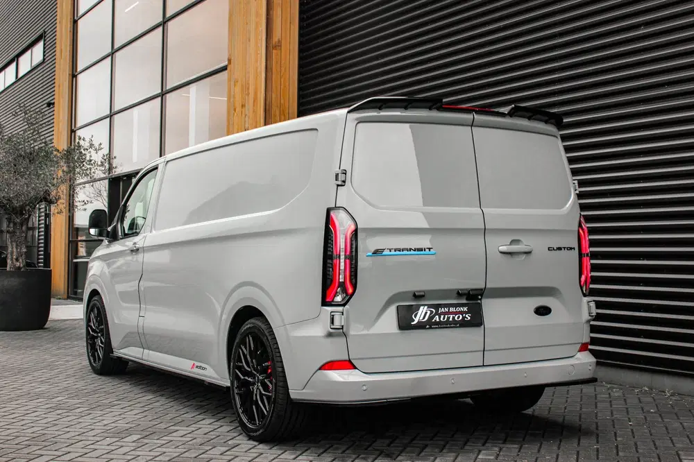 Ford Transit 340 L2H1 Limited 65 kWh 218PK uit 2025, foto 9