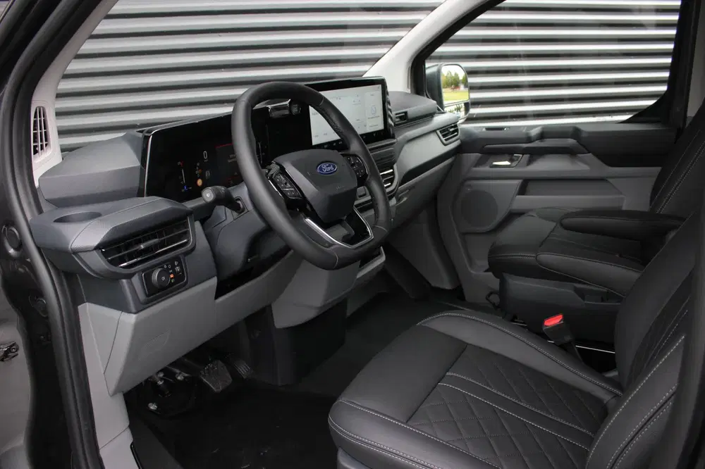 Ford Transit Custom 340 L2H1 Limited 65 kWh 218PK uit 2025, foto 12