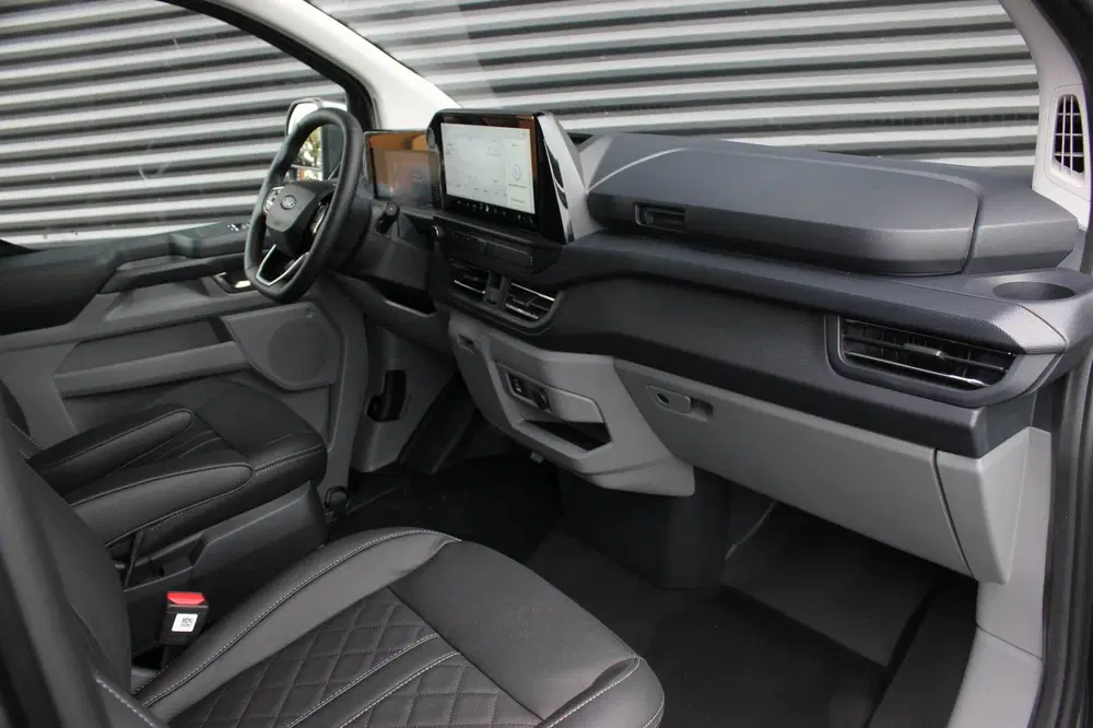Ford Transit Custom 340 L2H1 Limited 65 kWh 218PK uit 2025, foto 13