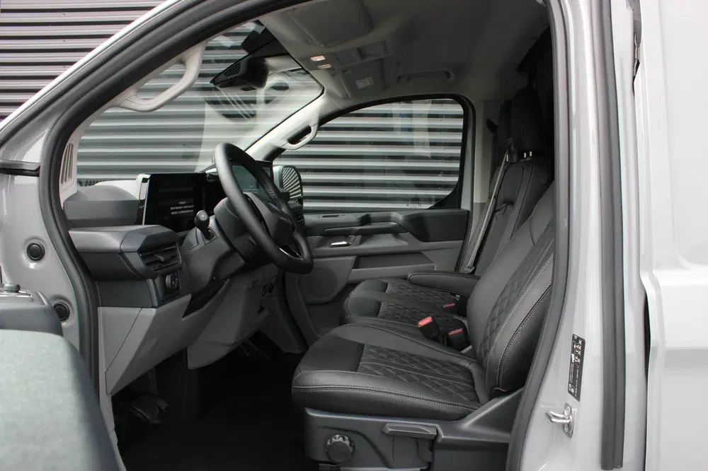 Ford Transit 340 L2H1 Limited 71kWh 218PK uit 2026, foto 16