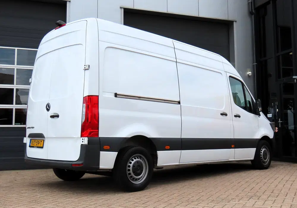 Mercedes-Benz Sprinter 311 2.2 CDI L2H2 MBUX Cruise Automaat uit 2021, foto 2