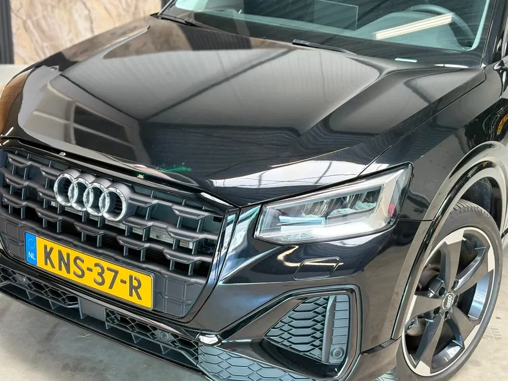 Audi Q2 35 TFSI S-Line Black Optic uit 2023, foto 2