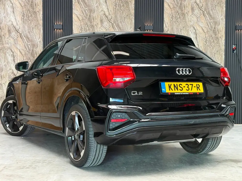 Audi Q2 35 TFSI S-Line Black Optic uit 2023, foto 4