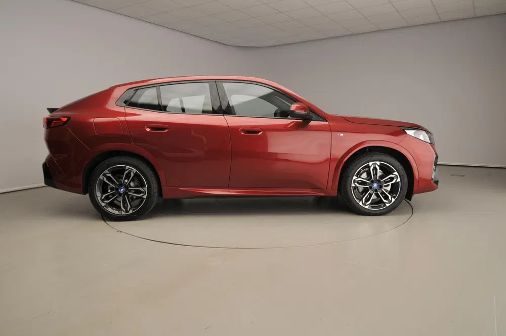 BMW iX2 xDrive30 uit 2025, foto 4