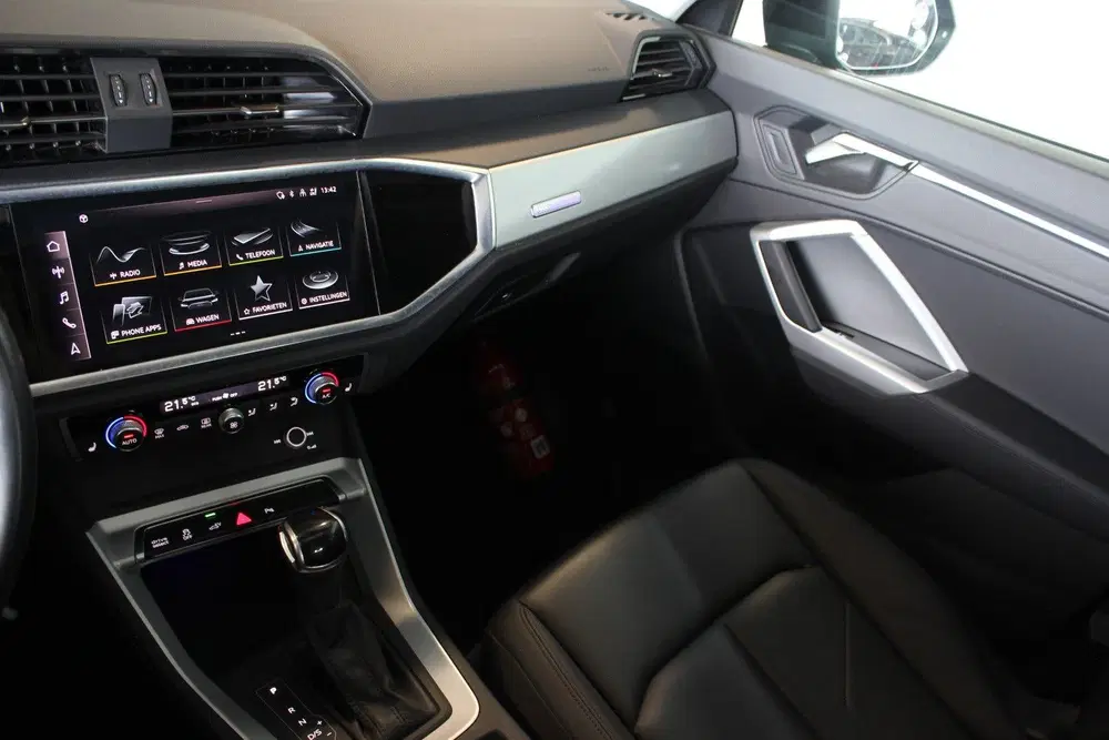 Audi Q3 45 TFSI e S-Line Edition Black Optic uit 2021, foto 16
