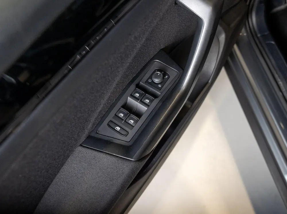 Volkswagen T-Roc Sport / 150pk / Achteruitrij camera / Virtu uit 2022, foto 17