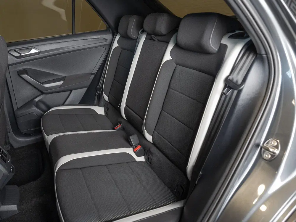 Volkswagen T-Roc Sport / 150pk / Achteruitrij camera / Virtu uit 2022, foto 7