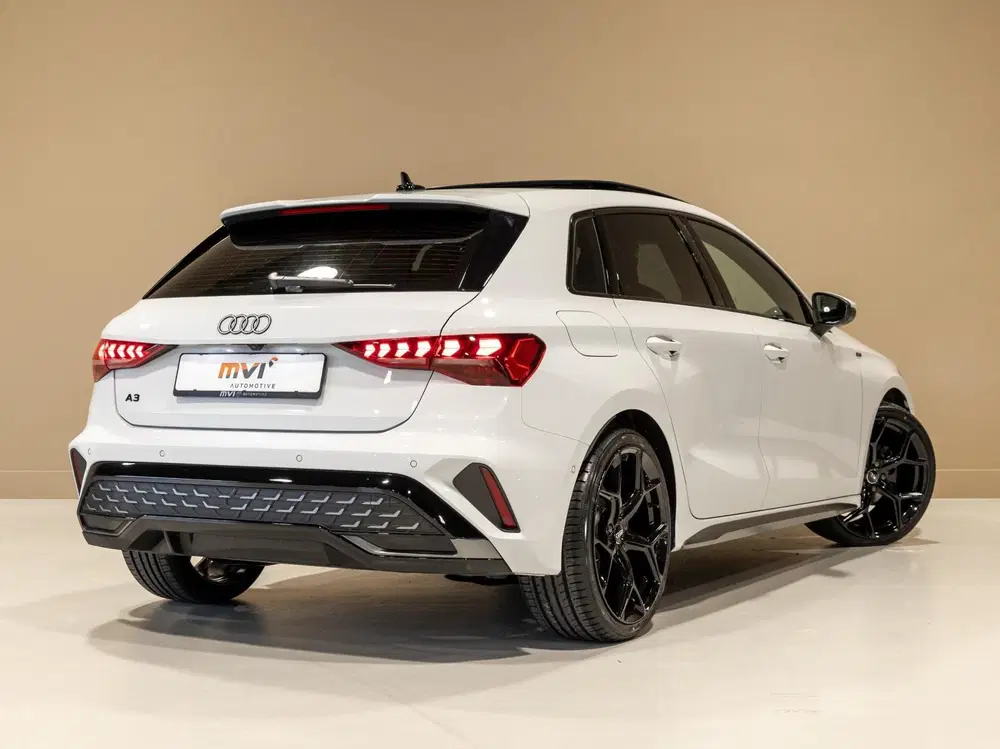 Audi A3 35 TFSI S-Line edition uit 2025, foto 2