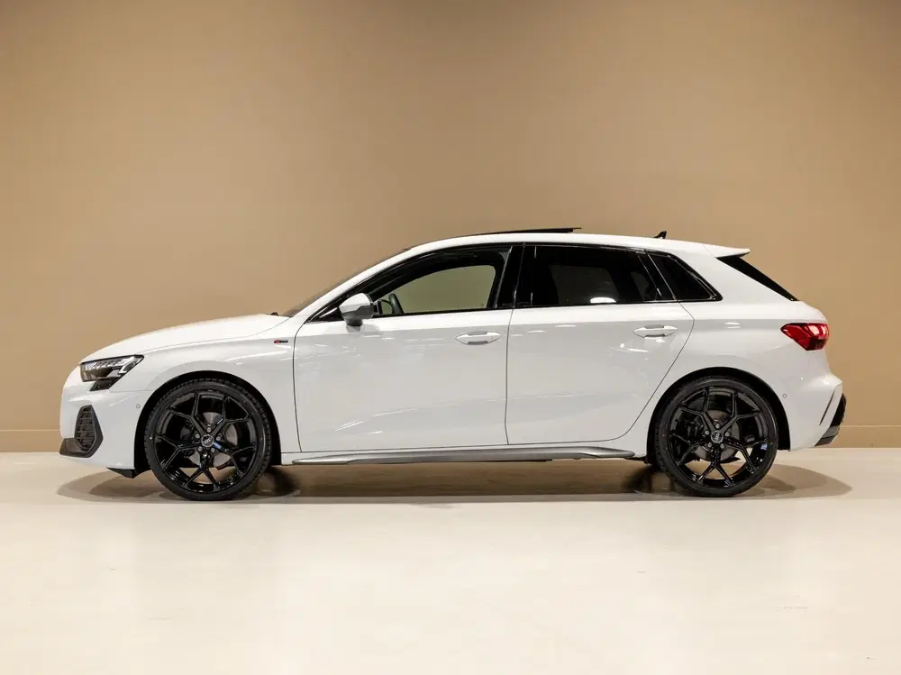 Audi A3 35 TFSI S-Line edition uit 2025, foto 3