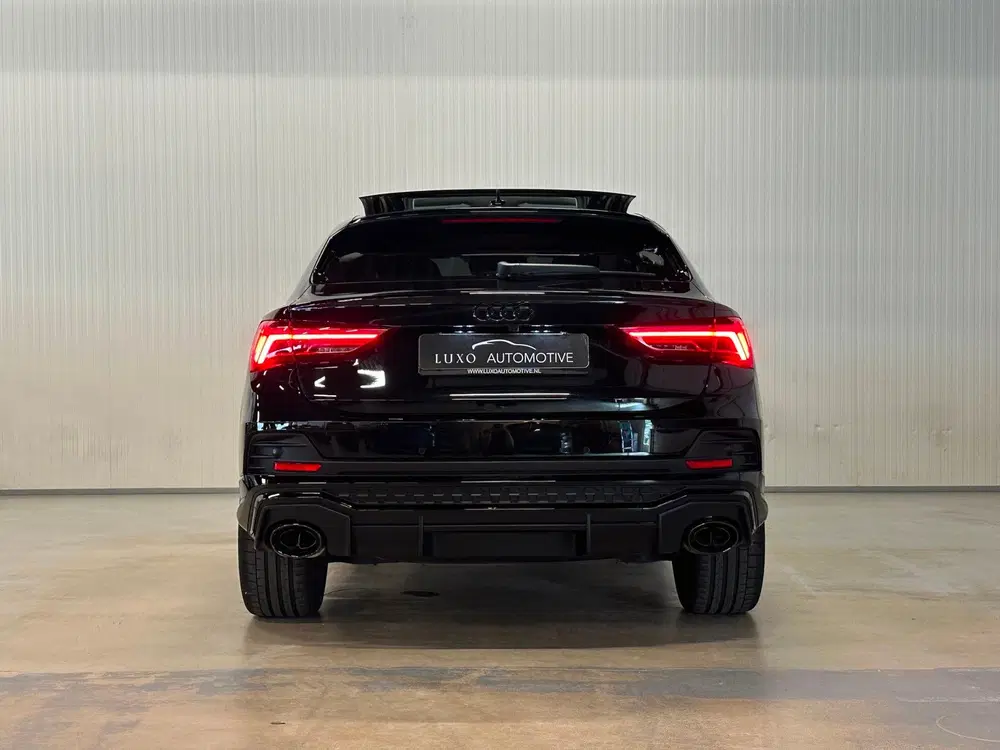 Audi Q3 45 TFSI e S Edition uit 2022, foto 12