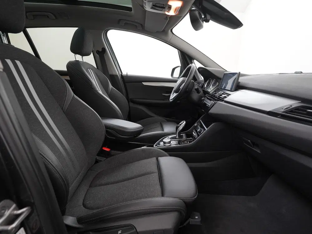 BMW 2-serie 218i Design Automaat uit 2022, foto 3