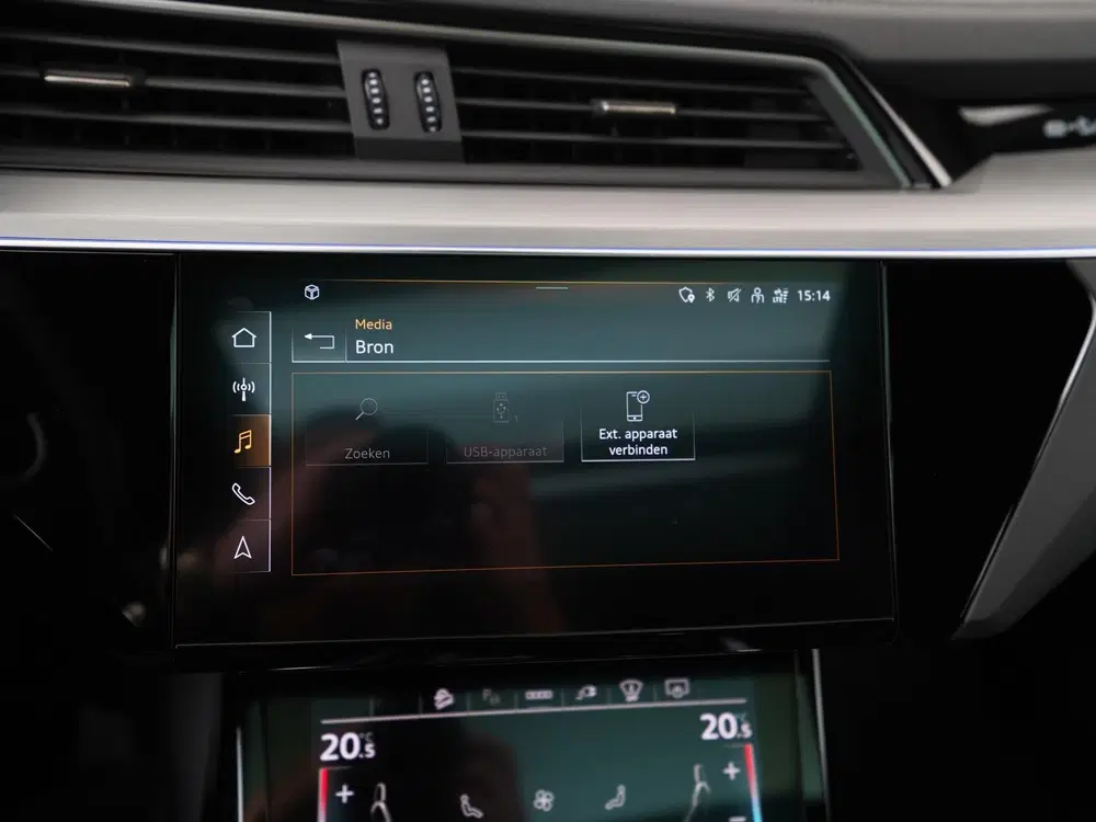 Audi e-tron 55 quattro S edition 95 kWh uit 2022, foto 18