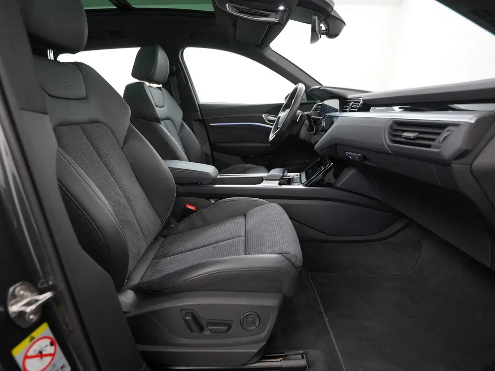 Audi e-tron 55 quattro S edition 95 kWh uit 2022, foto 3