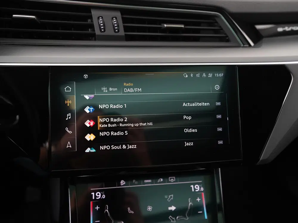 Audi e-tron 55 quattro Advanced 95 kWh uit 2022, foto 16