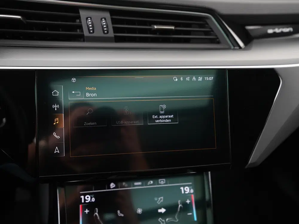 Audi e-tron 55 quattro Advanced 95 kWh uit 2022, foto 17