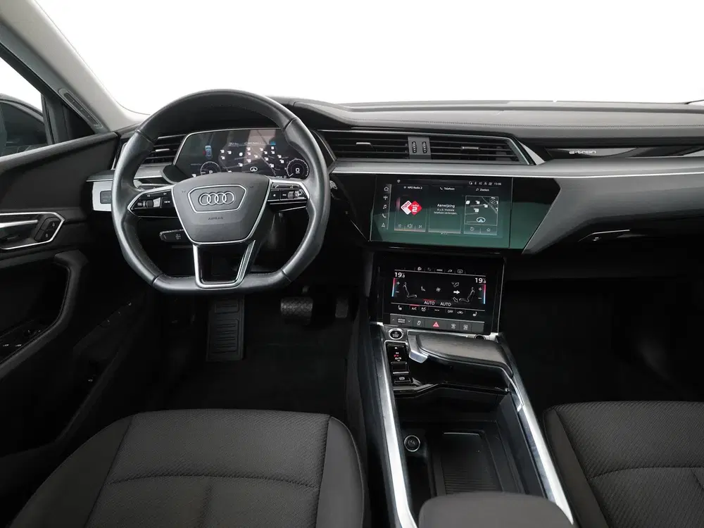 Audi e-tron 55 quattro Advanced 95 kWh uit 2022, foto 6