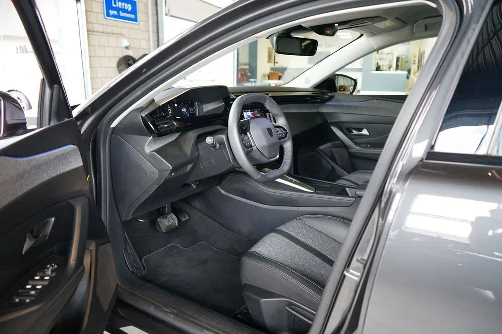 Peugeot 408 1.2 PureTech Allure Pack 130 uit 2023, foto 4