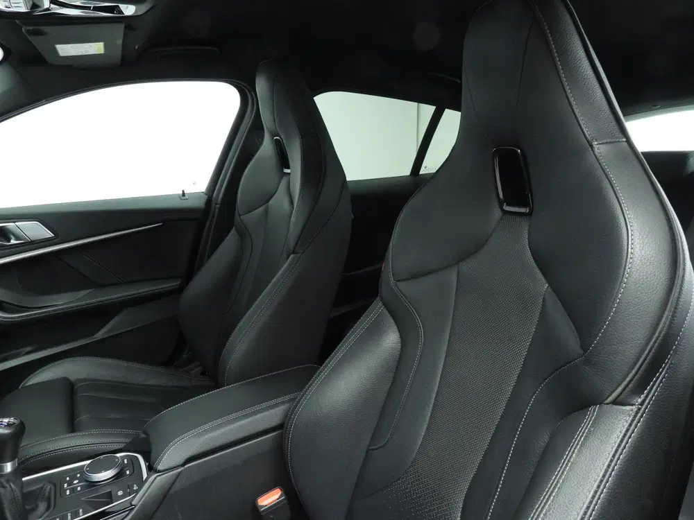 BMW 1-serie 5-Deurs 118i uit 2022, foto 17