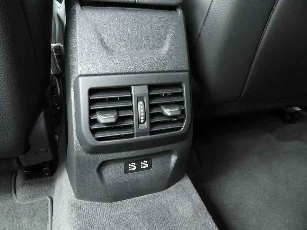 BMW 1-serie 5-Deurs 118i uit 2022, foto 19