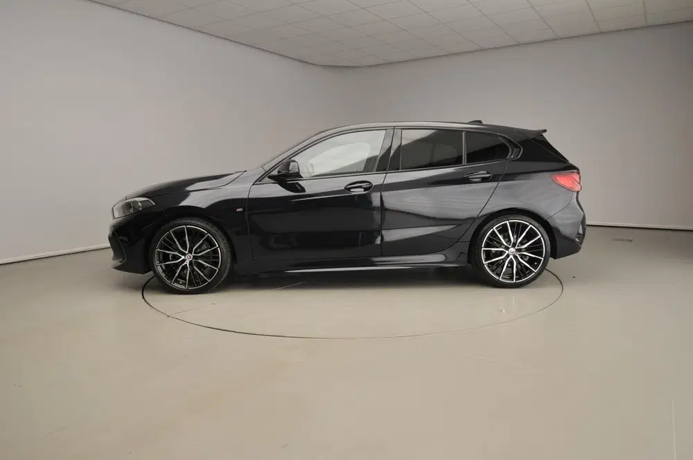 BMW 1-serie 5-Deurs 118i uit 2022, foto 2