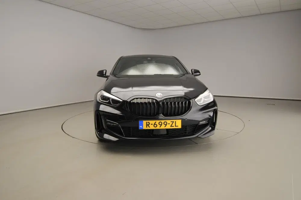 BMW 1-serie 5-Deurs 118i uit 2022, foto 5