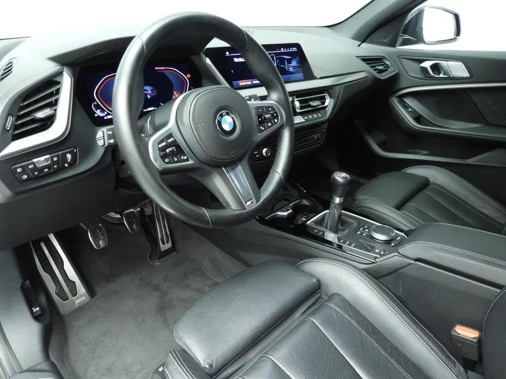 BMW 1-serie 5-Deurs 118i uit 2022, foto 6