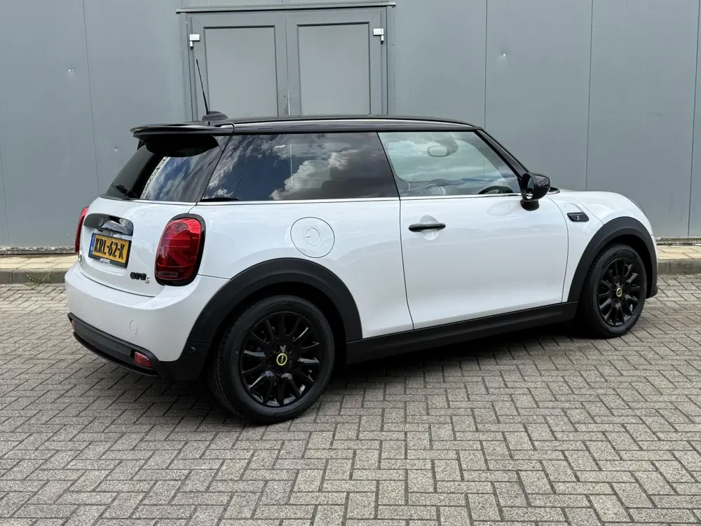 Mini Electric Classic 33 kWh uit 2023, foto 3