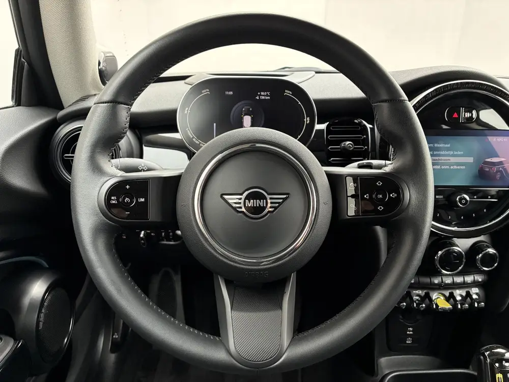 Mini Electric Classic 33 kWh uit 2023, foto 9