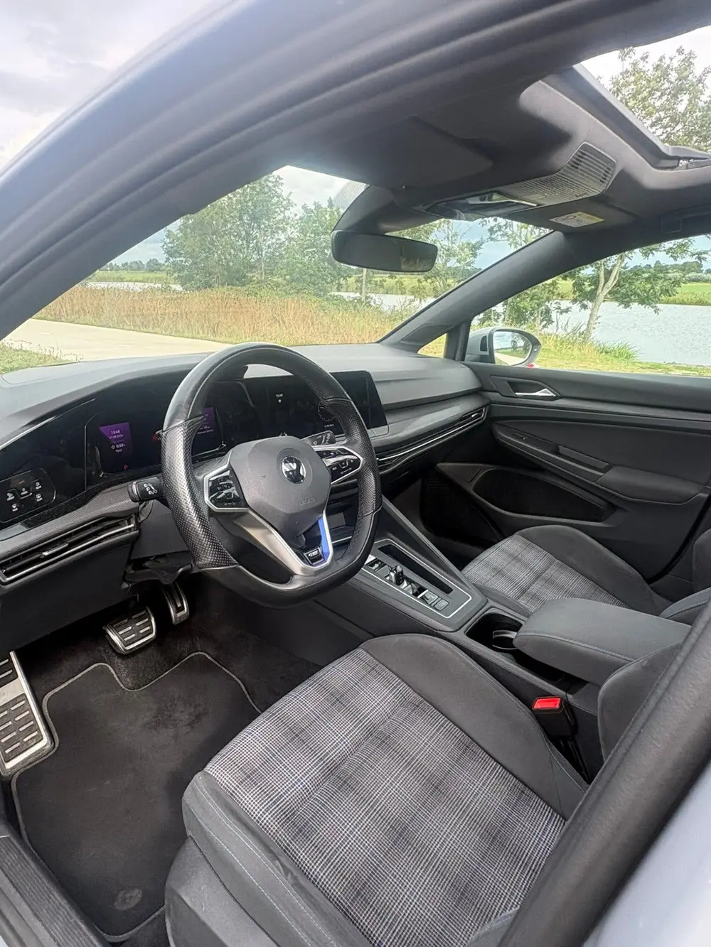 Volkswagen Golf 8 GTE Pano Headup IQ Grijs 19inch uit 2020, foto 11