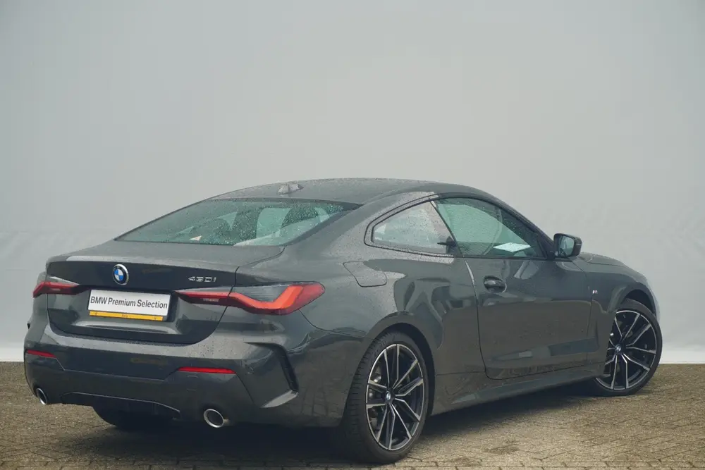 BMW 4-serie Coupé 430i High Executive uit 2023, foto 2
