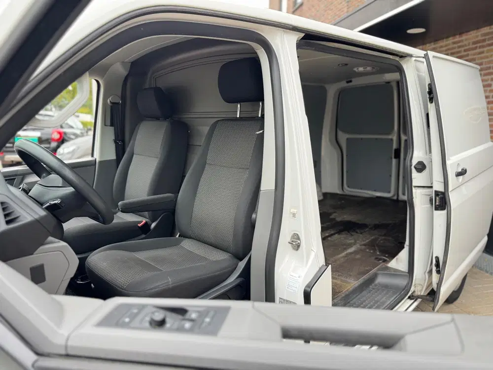 Volkswagen Transporter 2.0 TDI T6 L2H1 28 150PK Highline Dub uit 2020, foto 19