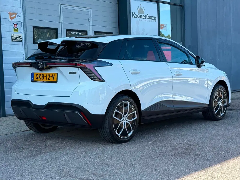 MG MG4 Trophy Extended Range 77 kWh uit 2024, foto 12