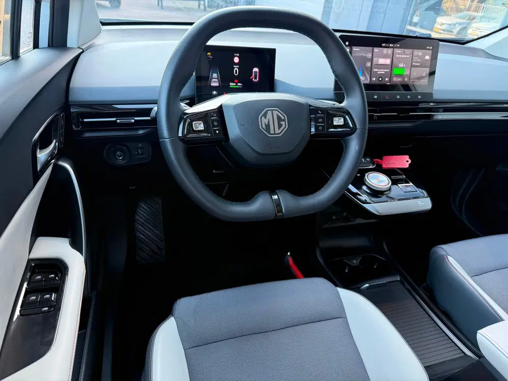 MG MG4 Trophy Extended Range 77 kWh uit 2024, foto 15