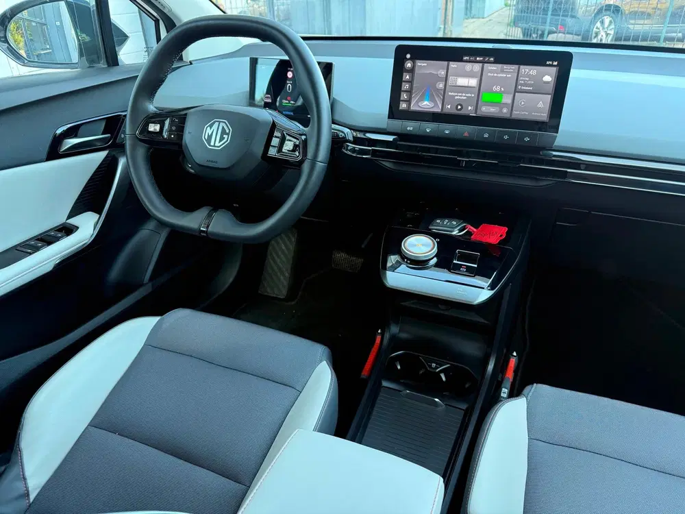 MG MG4 Trophy Extended Range 77 kWh uit 2024, foto 17