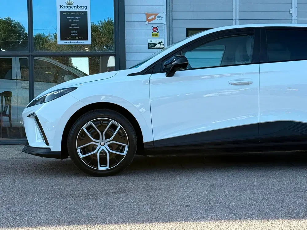 MG MG4 Trophy Extended Range 77 kWh uit 2024, foto 9
