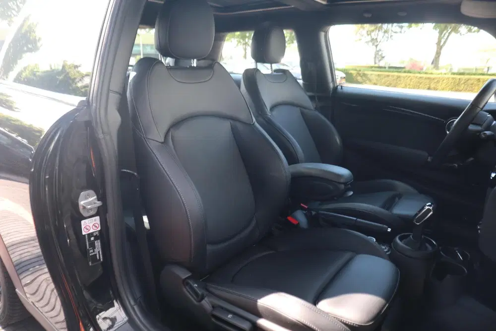 Mini Cooper Cooper uit 2021, foto 7