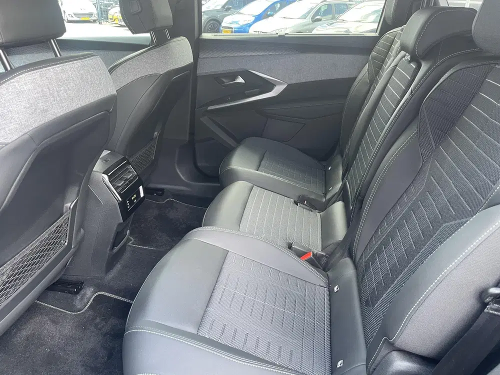 Peugeot 5008 1.2 Hybrid 145 GT 7p FULL OPTIONS uit 2025, foto 18