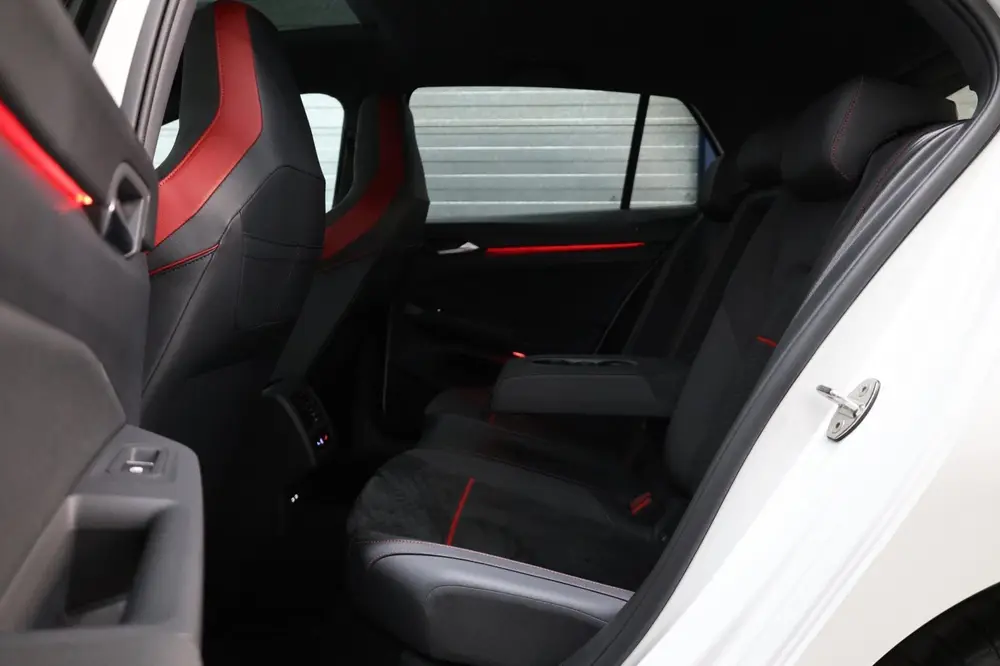 Volkswagen Golf 2.0 TSI GTI Clubsport 301+PK LED+IQ/PANO/HAL uit 2021, foto 11